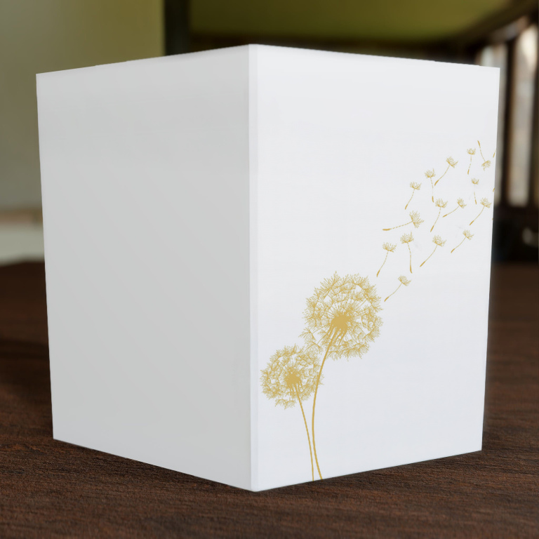 Sterbebild Pusteblume mit zartem Motiv als Symbol für Vergänglichkeit und liebevolle Erinnerung